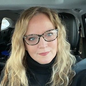 Meet your Posher, Nicole